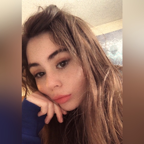 Meet your Posher, Emily - Picture 2 of 2